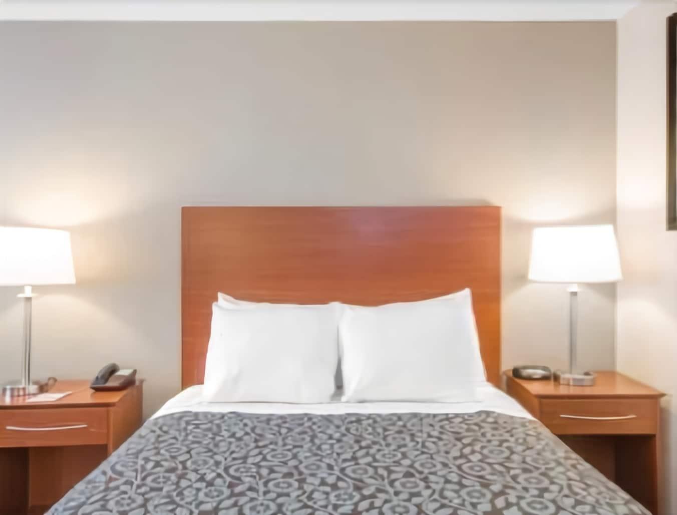 Days Inn By Wyndham Wilmington / University Bagian luar foto