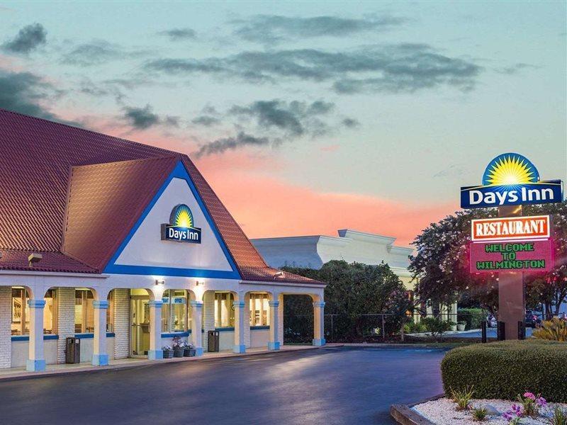Days Inn By Wyndham Wilmington / University Bagian luar foto