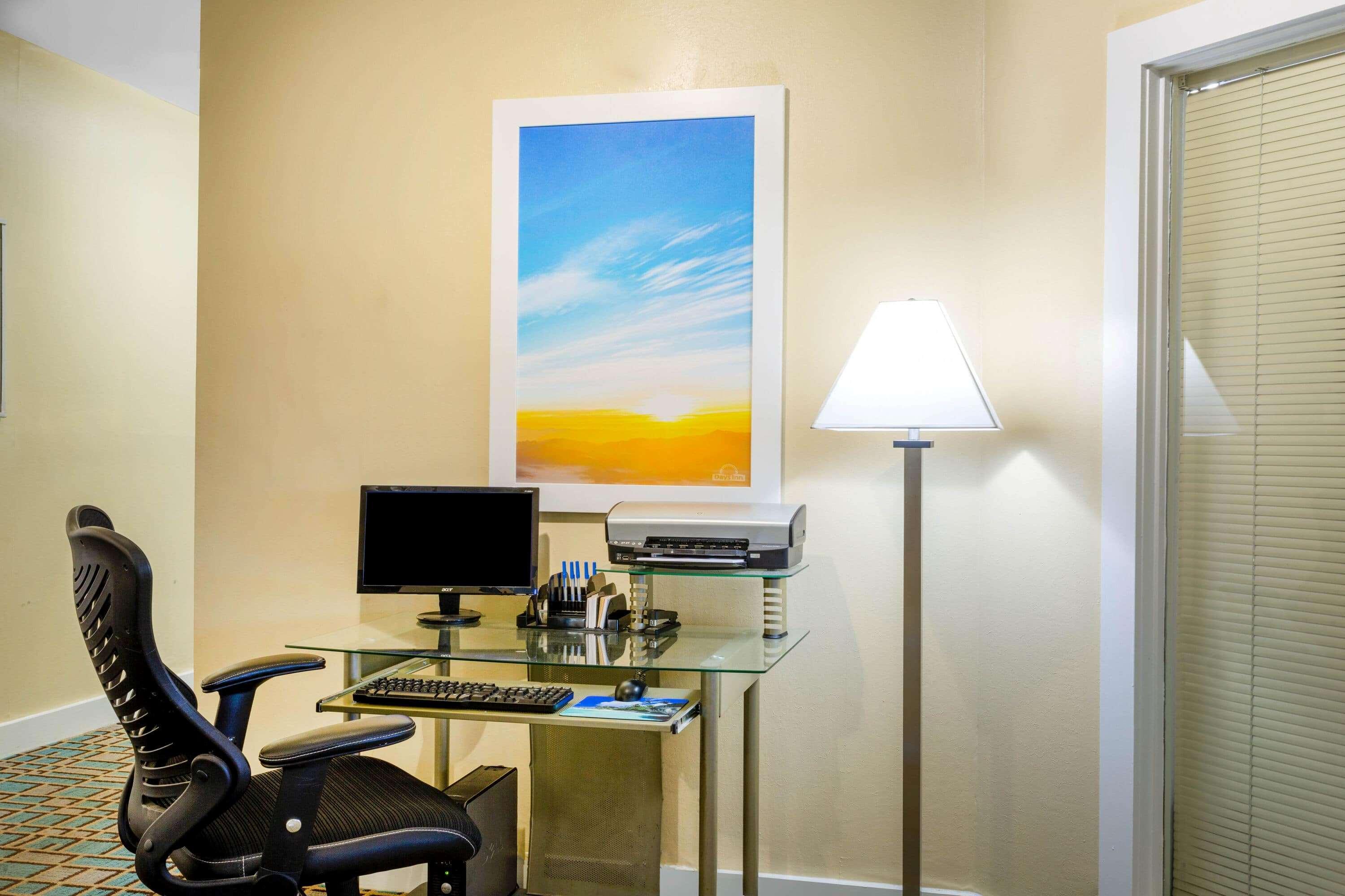 Days Inn By Wyndham Wilmington / University Bagian luar foto