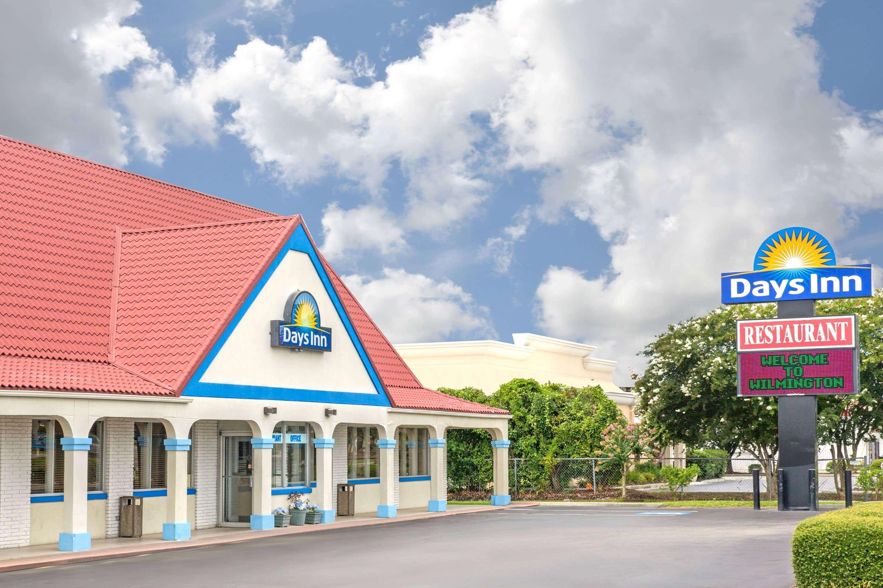 Days Inn By Wyndham Wilmington / University Bagian luar foto
