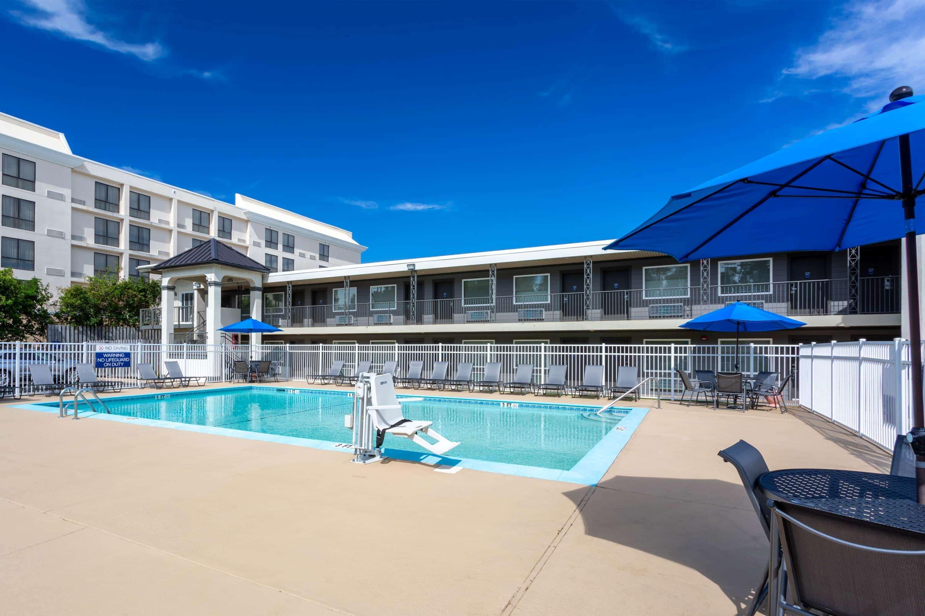 Days Inn By Wyndham Wilmington / University Bagian luar foto