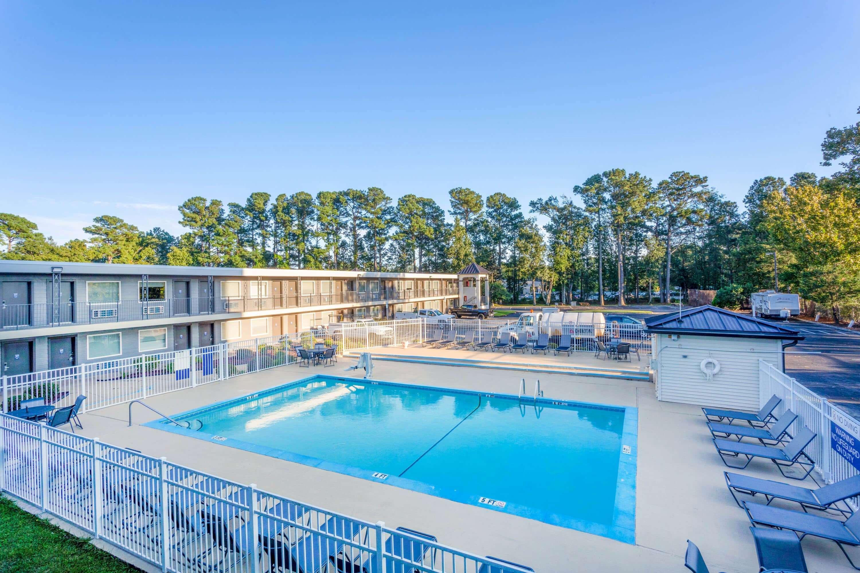 Days Inn By Wyndham Wilmington / University Bagian luar foto