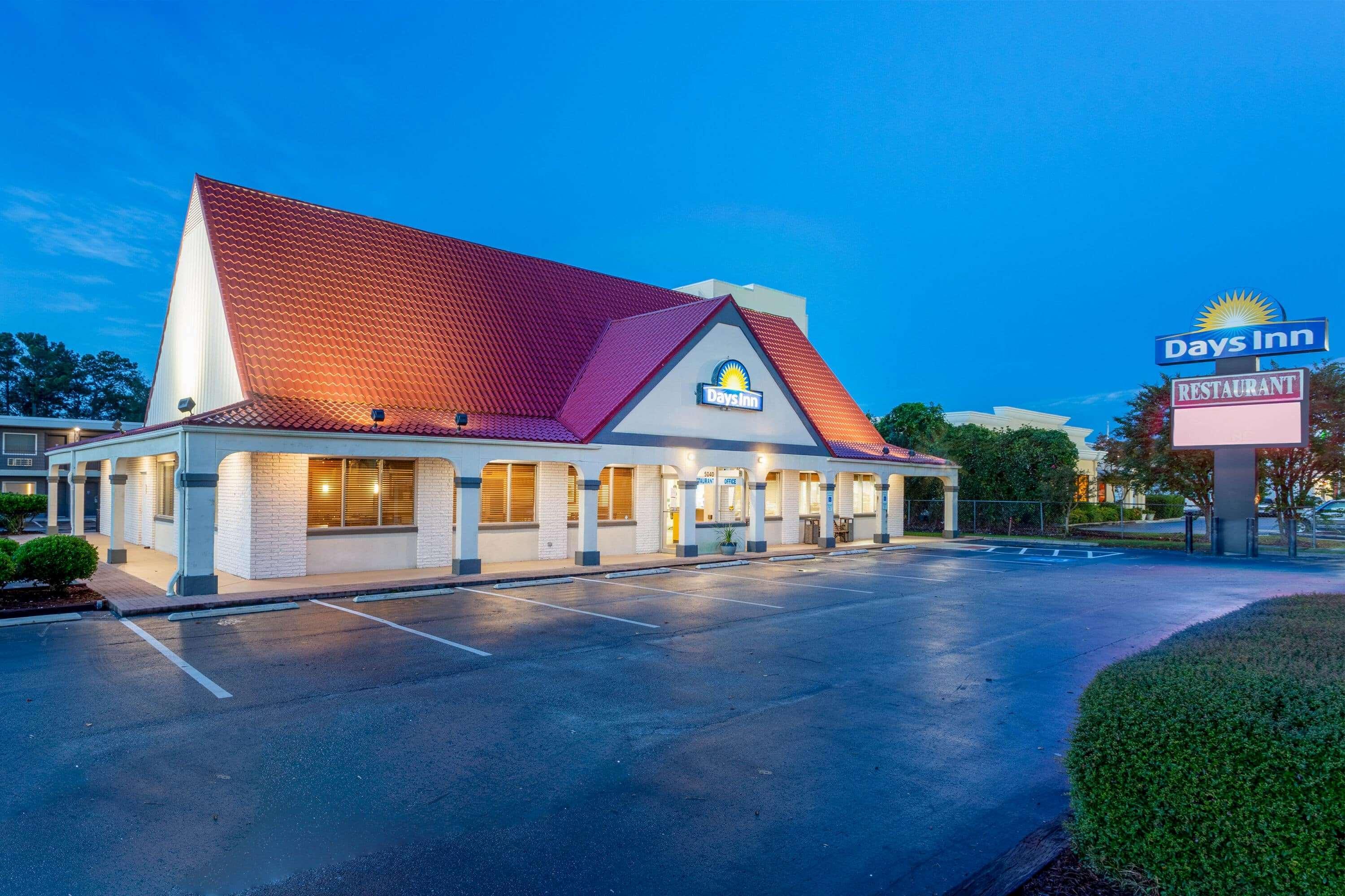 Days Inn By Wyndham Wilmington / University Bagian luar foto