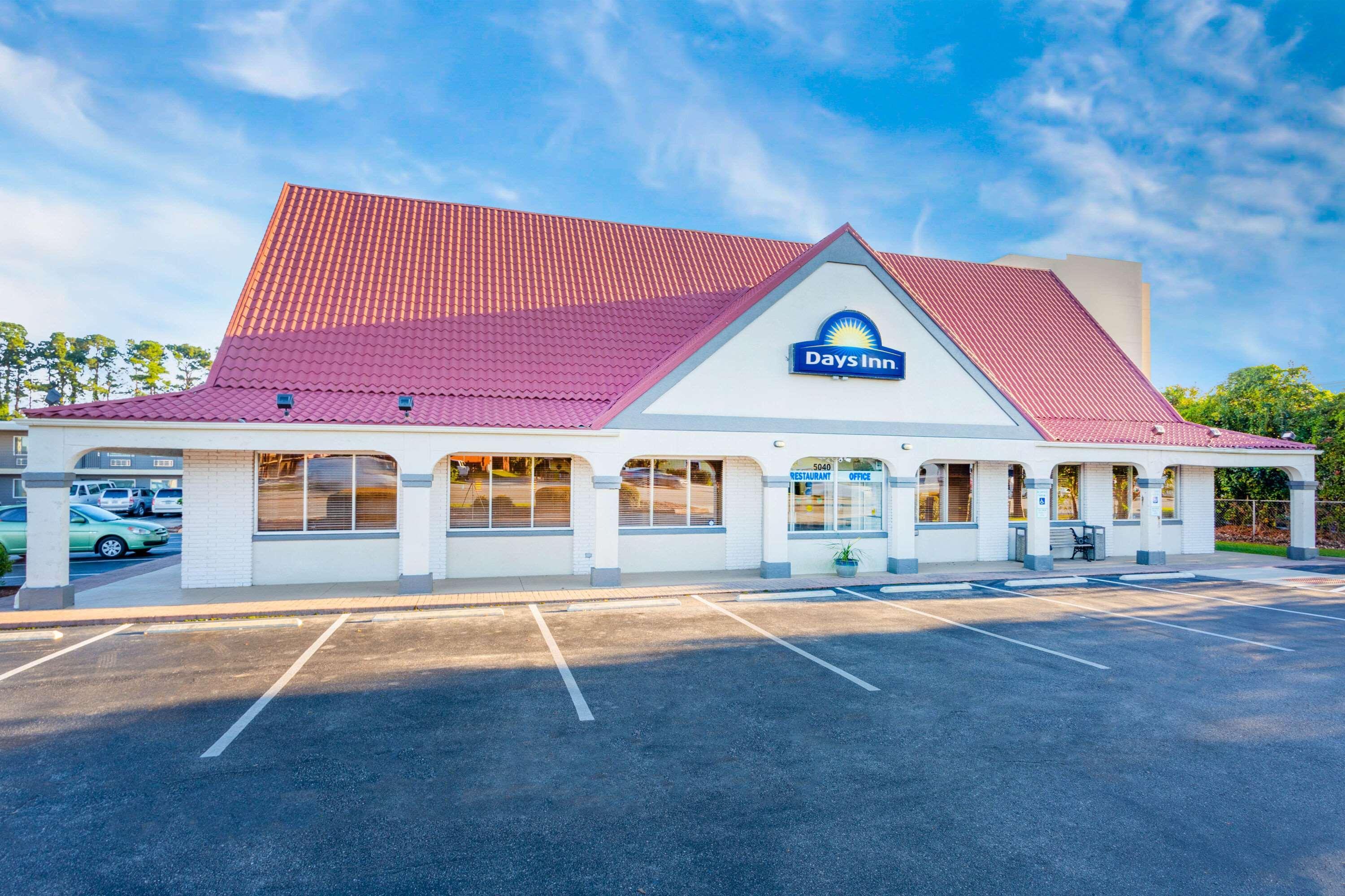 Days Inn By Wyndham Wilmington / University Bagian luar foto