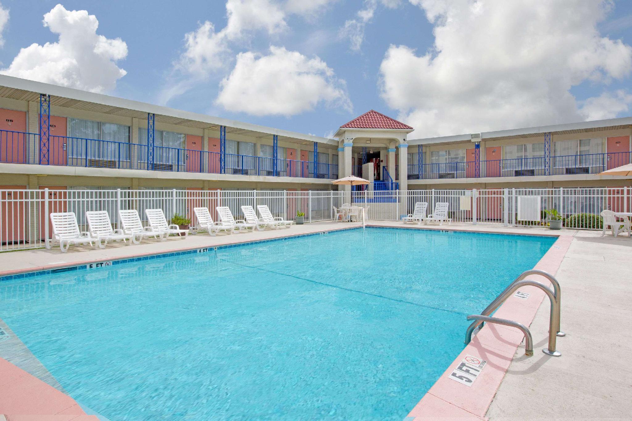 Days Inn By Wyndham Wilmington / University Bagian luar foto